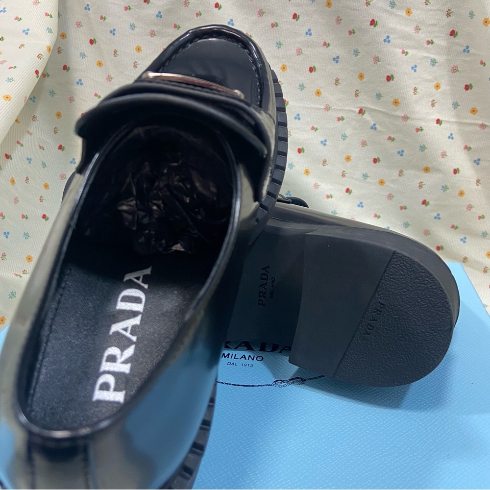 prada Women's black Loafers - Picture 4 of 4